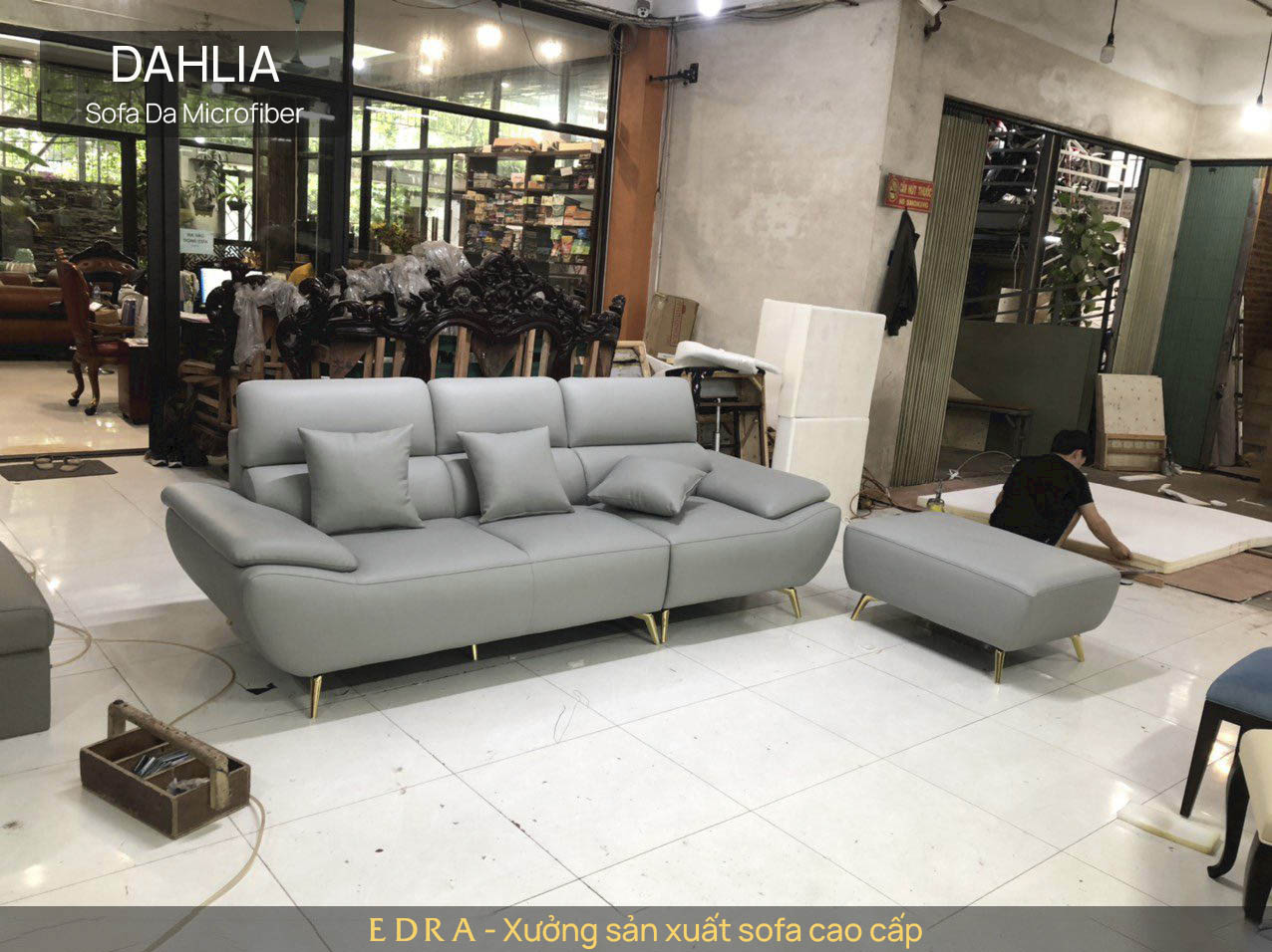 Bàn giao bộ sofa văng da Dahlia cho văn phòng công ty của chị Ly tại tòa Icon4, Hà Nội